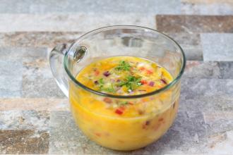 Vegetable omlete in a clear mug